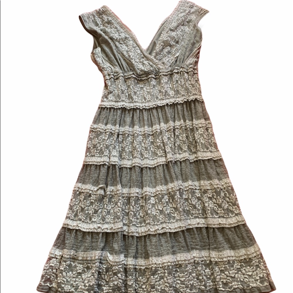 Sleeveless lace dress